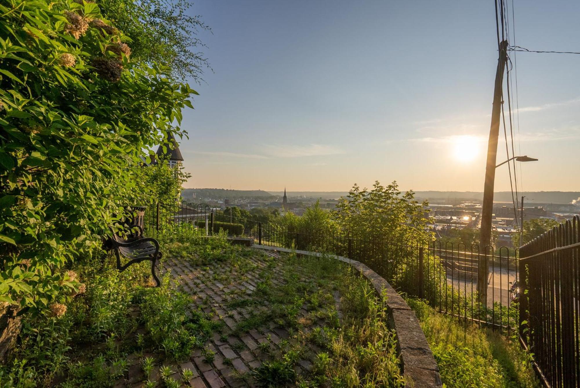 Dubuque'S Front Porch, Historic Charmer, Walk Downtown Esterno foto